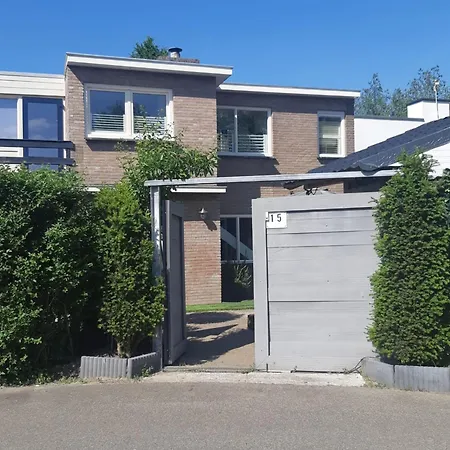 Thuis Op Flakkee アパート